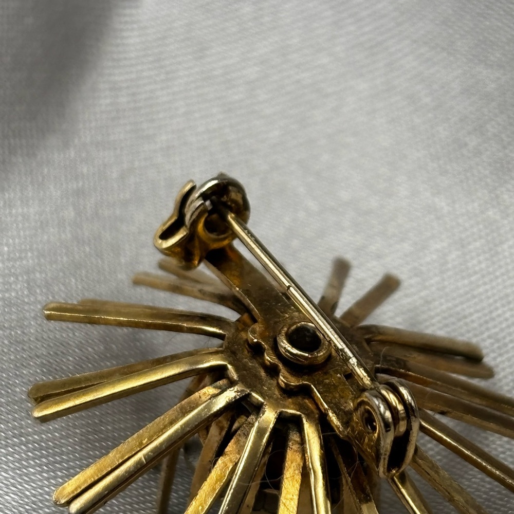 Vintage MCM Gold Tone Starburst Brooch | Aurora Borealis Crystal Center - Picture 8 of 10